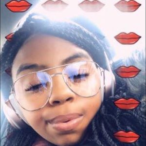 Meet your Posher, Camari